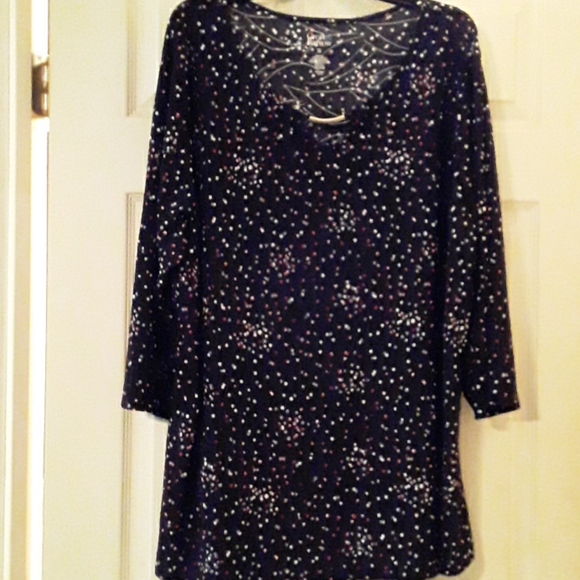 Top - Picture 2 of 3